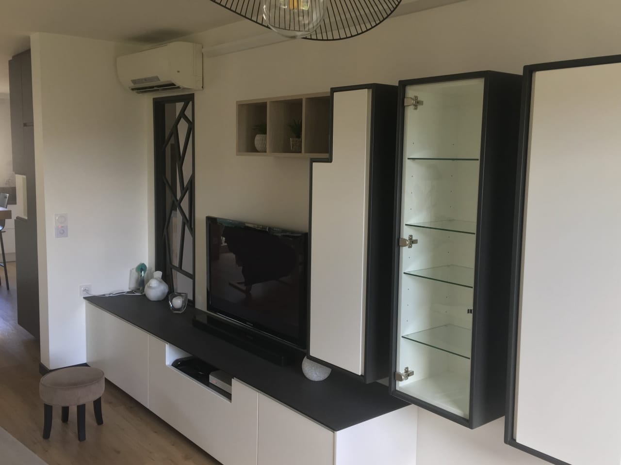 Aménagement d&rsquo;un salon avec rangement - Lavaleur