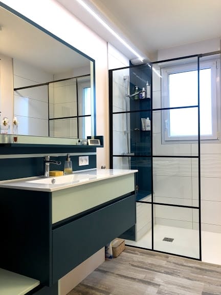 Salle d&rsquo;eau avec meuble laqué à Loiron – Ruillé - Lavaleur
