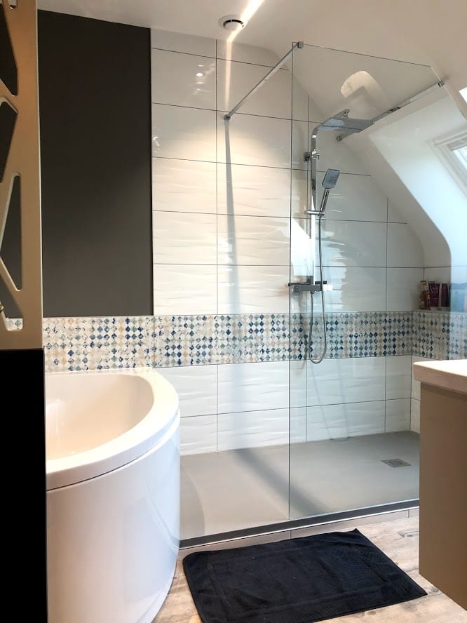 Nouvelle salle de bain à l&rsquo;étage à Changé - Lavaleur