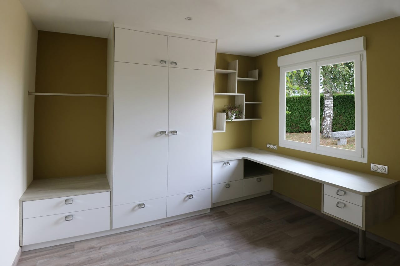 Nouvel agencement d&rsquo;un bureau sur mesure à Changé