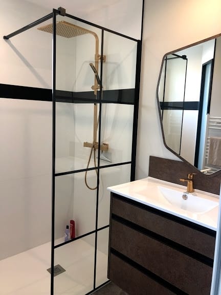 Salle d&rsquo;eau dans une suite parentale à Changé